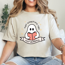 Cargar imagen en el visor de la galería, Not ghosting you, just reading Playera
