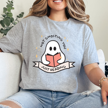 Cargar imagen en el visor de la galería, Not ghosting you, just reading Playera
