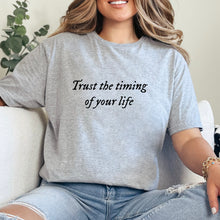 Cargar imagen en el visor de la galería, Trust the timing of your life Playera
