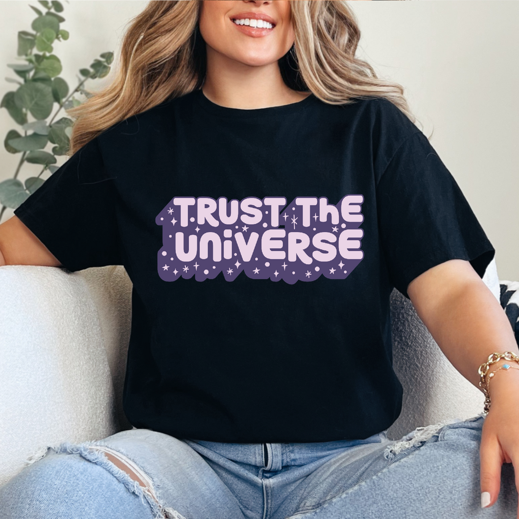 Trust the universe Playera