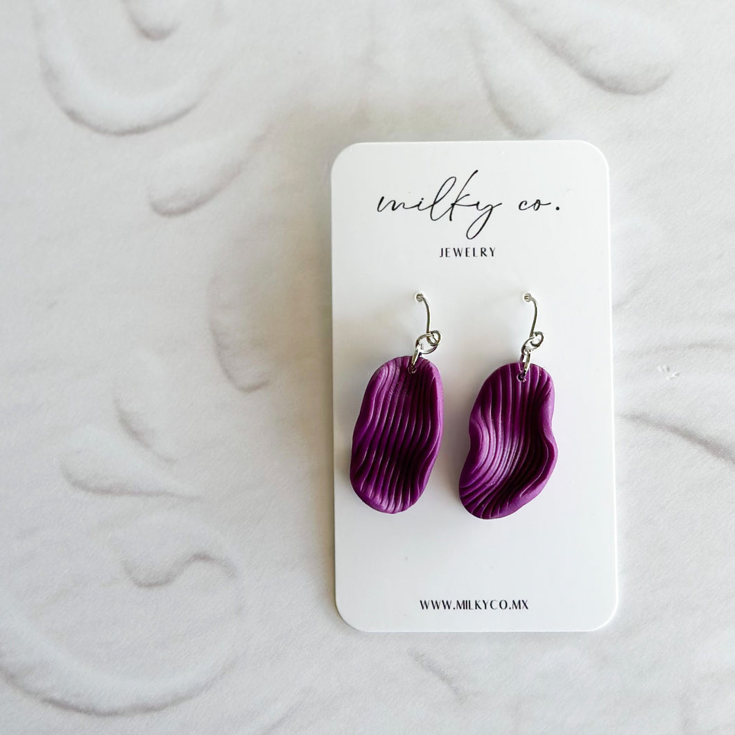 Wavy Large Oval Morado Aretes