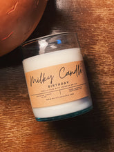 Cargar imagen en el visor de la galería, Birthday Candle Milky Candle Co. Vela Aromática. Aroma a Pastel con cereza. Vanilla Cake with Cherries on top.
