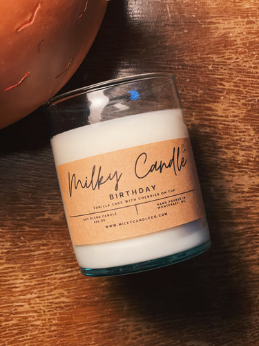 Birthday Candle Milky Candle Co. Vela Aromática. Aroma a Pastel con cereza. Vanilla Cake with Cherries on top.