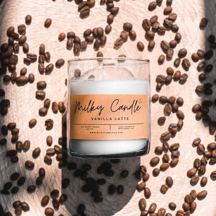Milky Candle Co Vela Aromática Vanilla Latte Vainilla Latte café cafetería. Vela Aromática  For the coffee lovers. cafetería, coffee house, latte, capuccino, americano. aroma café. café con crema. café con leche.